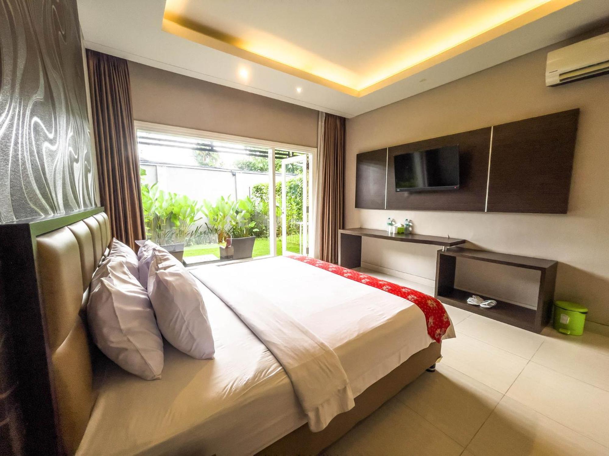 New Surya Hotel Banyuwangi  Exterior photo