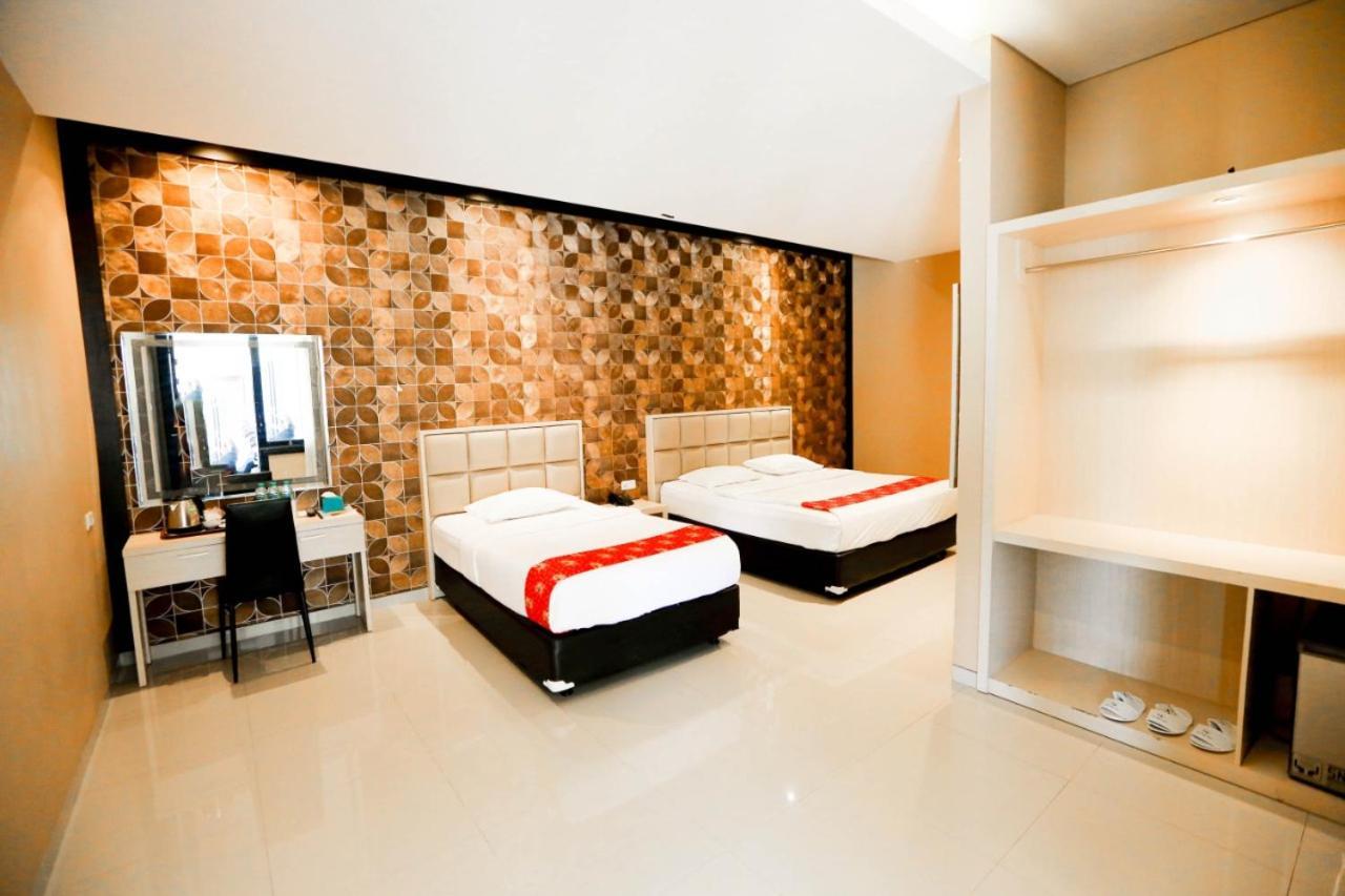 New Surya Hotel Banyuwangi  Exterior photo