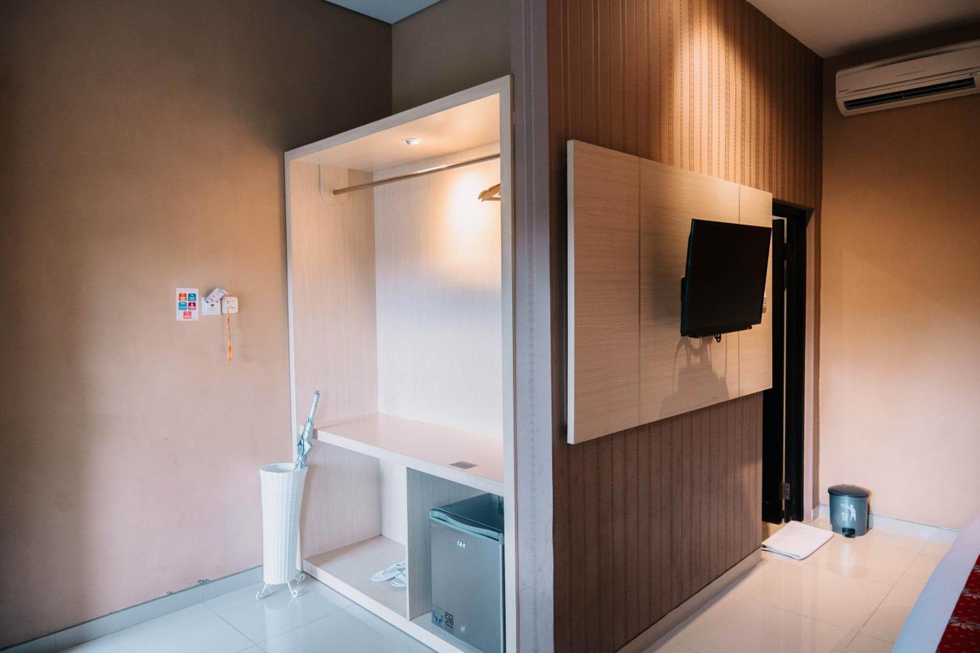 New Surya Hotel Banyuwangi  Exterior photo