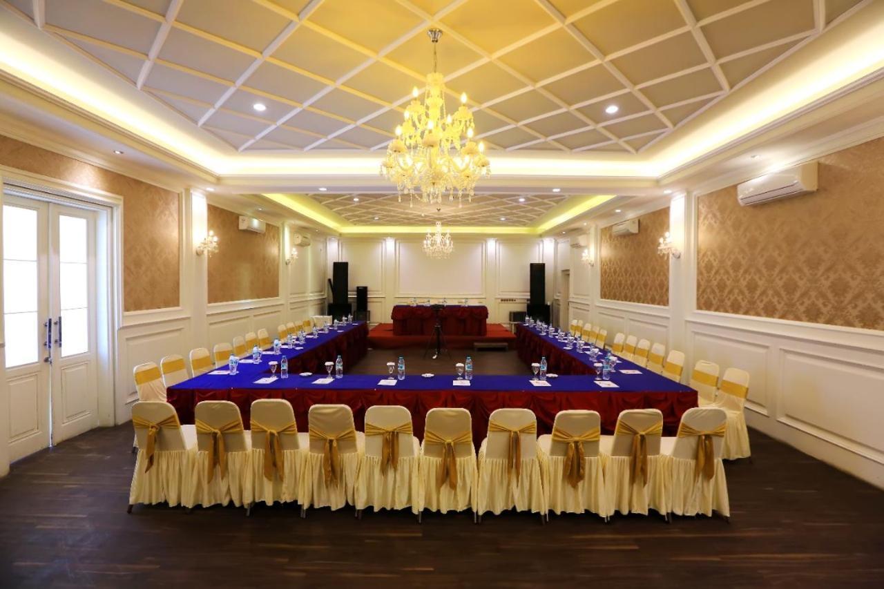 New Surya Hotel Banyuwangi  Exterior photo