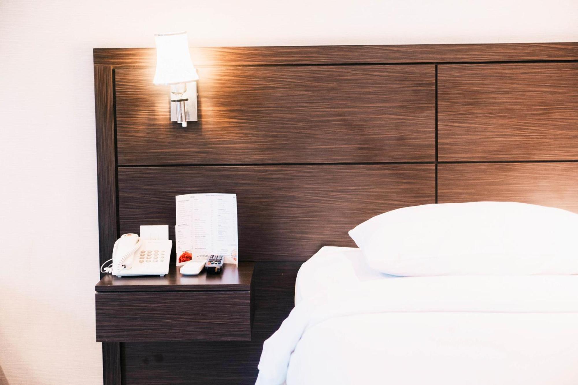 New Surya Hotel Banyuwangi  Room photo