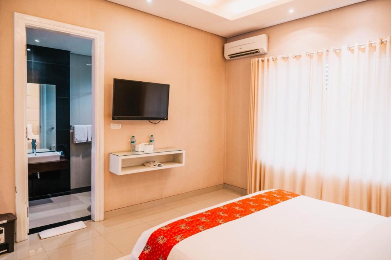 New Surya Hotel Banyuwangi  Exterior photo