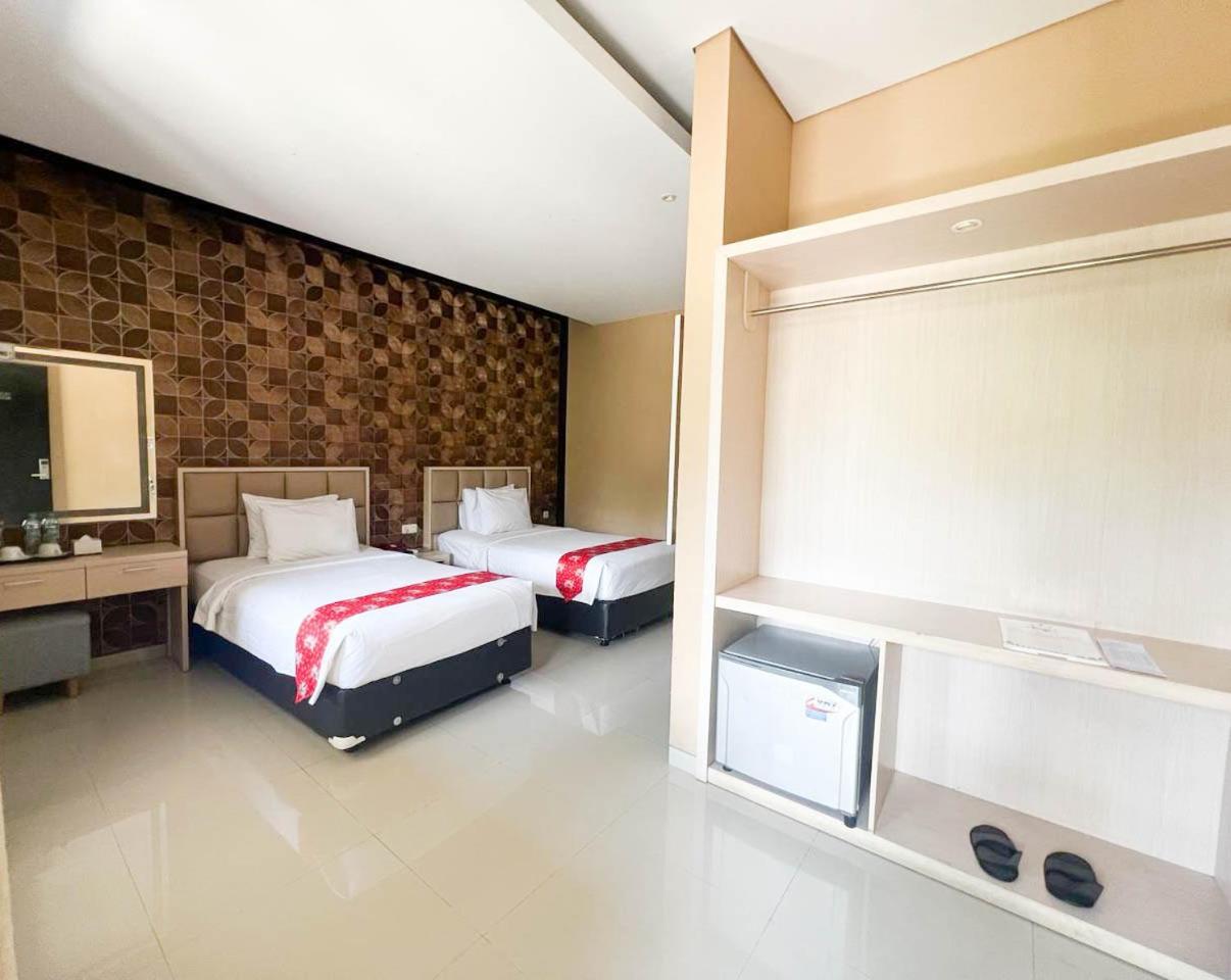 New Surya Hotel Banyuwangi  Exterior photo