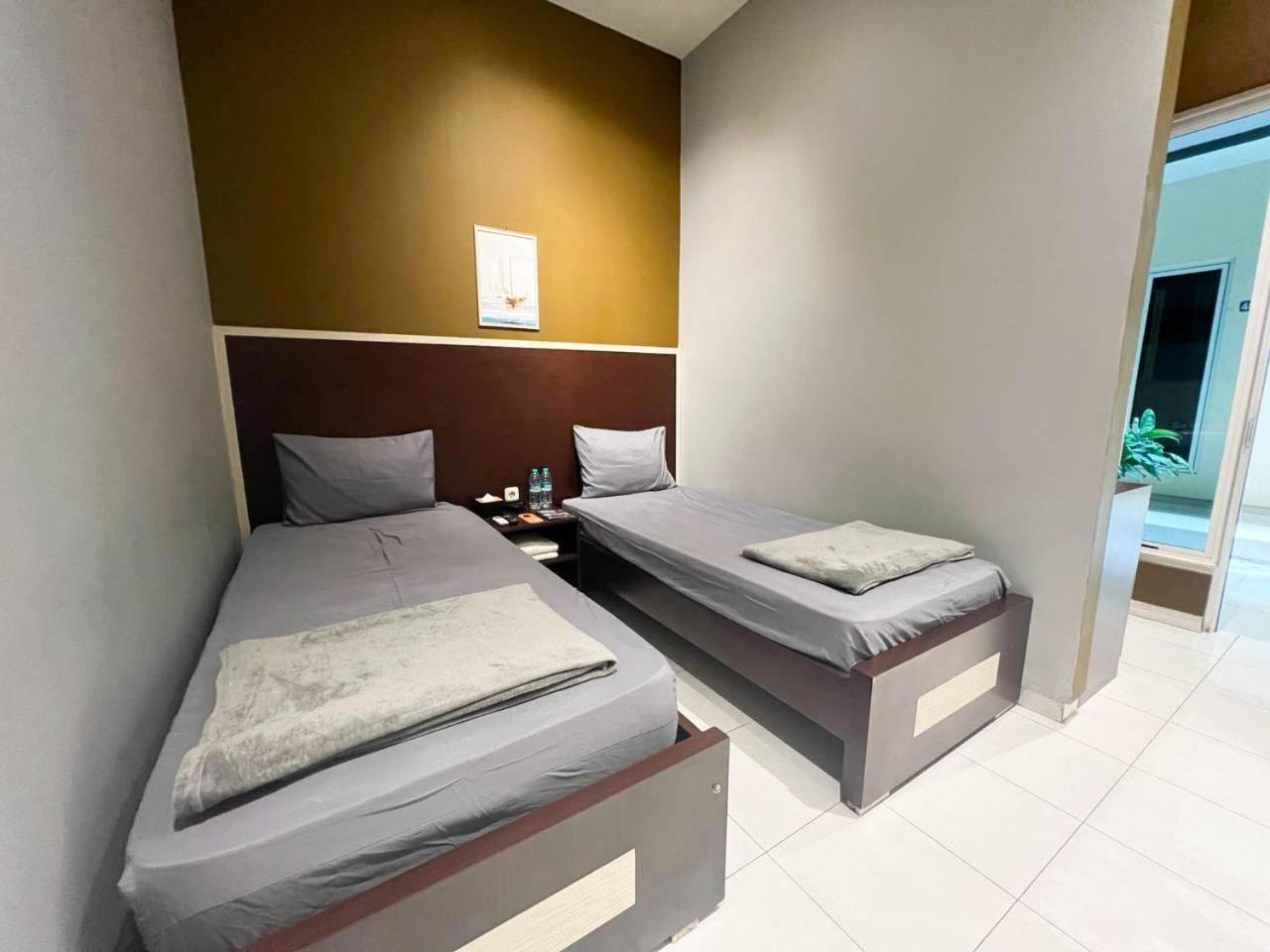 New Surya Hotel Banyuwangi  Exterior photo