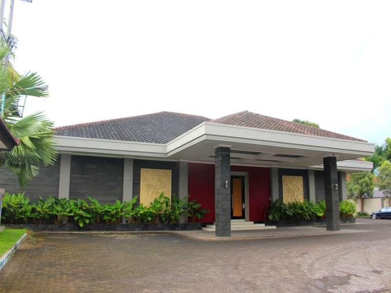 New Surya Hotel Banyuwangi  Exterior photo