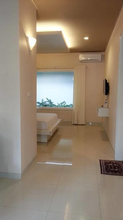New Surya Hotel Banyuwangi  Exterior photo